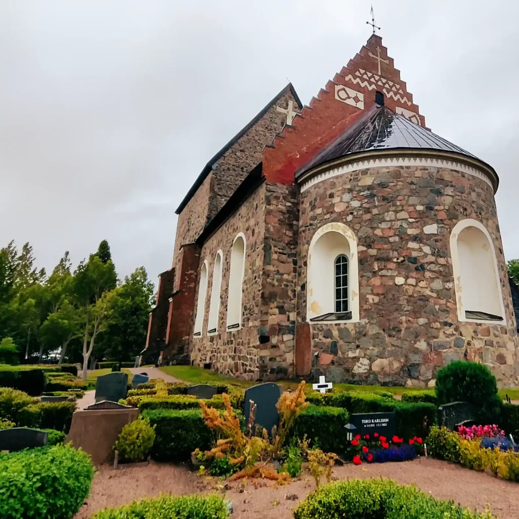 Gamla Uppsala Kyrka, the 12th-century church built beside the royal mounds